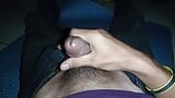 Hombre guapo con polla enorme y bonito cuerpo está cachondo en el sofá y se masturba snapshot 10