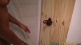 Schöne Latina-Transe lutscht Schwanz im Gloryhole-Stil snapshot 3