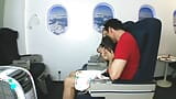 Seks fetish kaki dengan pramugari semasa dalam pesawat udara. snapshot 5