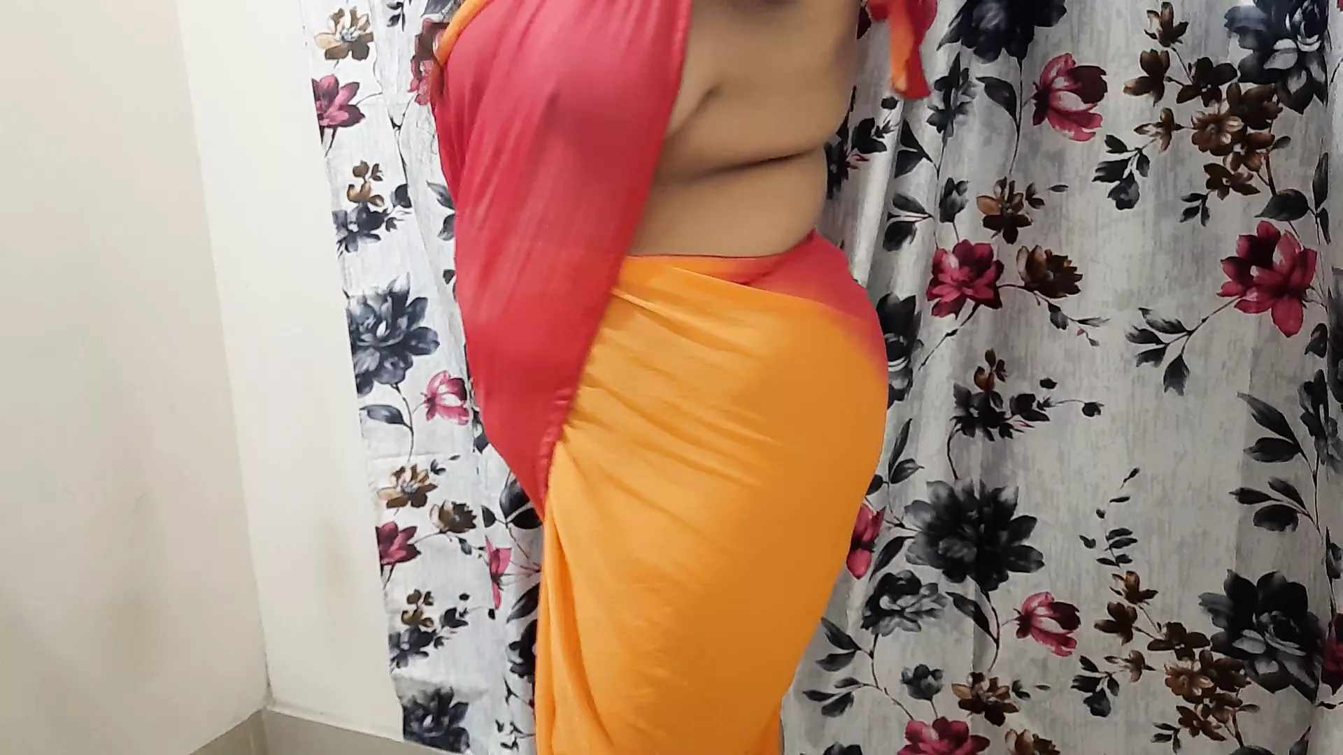 Bhabhi dress change