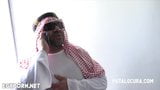 Trio arabo scopa caldo milf-nome completo del sito video in video snapshot 2