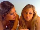 Lesbianas calientes jugando en la webcam !! - ver más en 69webcams.us snapshot 2