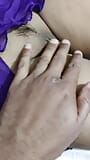 Schöne indische ehefrau bekommt massage mit fingern snapshot 2