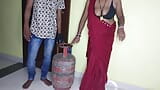 Bhabhi ji ka cylinder khatm Ho Gaya cylinder wala Ghar Mein Aakar bhabhi ji Ko Chod Dala snapshot 5