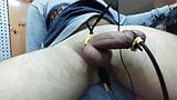 Electro cock estim - el semen fluye cuando la próstata obtiene la mayoría de los electrones snapshot 17