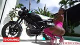 Gagică asiatică drăguță erotică malefică cu fundul mare futută pe o motocicletă snapshot 10