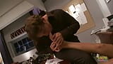 Une secrétaire à gros nichons se fait baiser par son patron au bureau snapshot 2