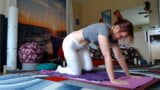 El yoga mantiene tu cuerpo en movimiento. únete a mi casa de familia para obtener más videos, yoga desnudo y contenido picante snapshot 10