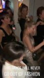 Frankie Bridge y amigos bailando en una fiesta 02 snapshot 2