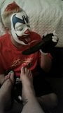 Adoration des pieds de taille 12 par tongs le clown snapshot 5