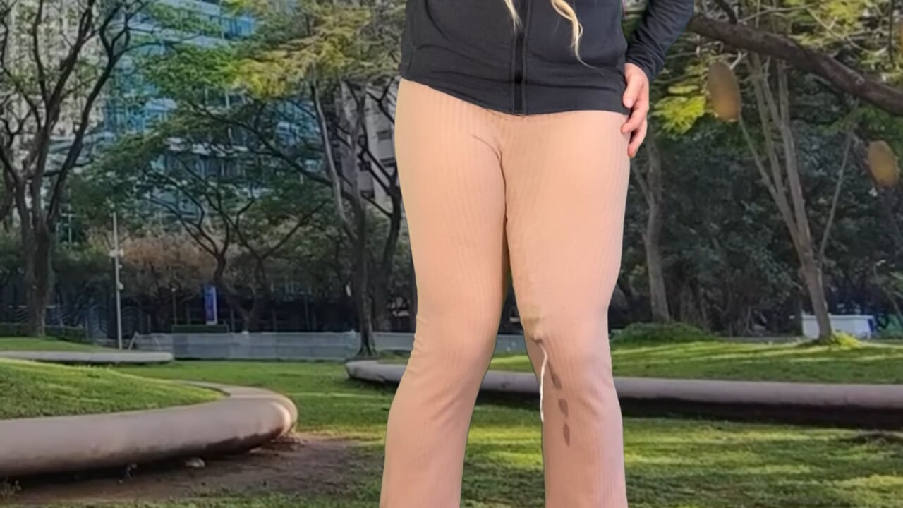 Enorme pau transsexual, mãos livres, porra em público