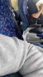 Laat mijn lul in de bus zien voor een heteroman snapshot 1