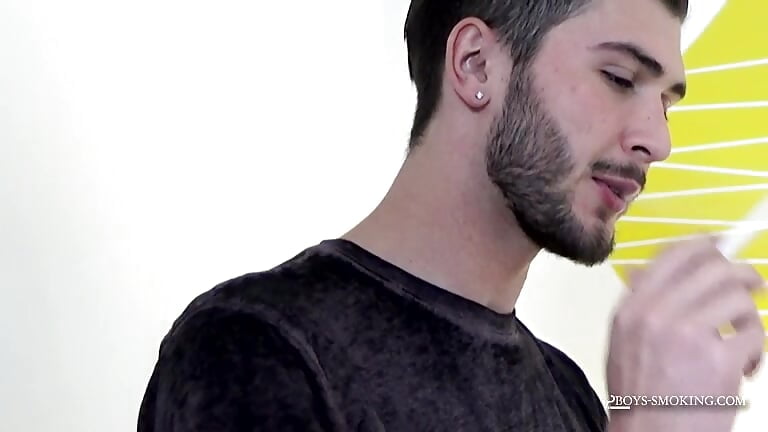 Bearded Justin Dean Chill And Wanks To Relax