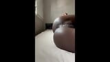 Une chatte adolescente noire se fait mouiller snapshot 7