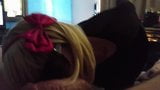 Sissy Femboy CD lutscht Schwanz gefickt ins Gesicht, erstmals auf Video snapshot 5