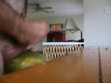 Eine Papaya ficken. 2 mit Sperma snapshot 9