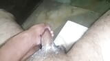 Creamie badkamer aftrekken klaarkomen Desi Pakistaanse man in de badkamer buttom snapshot 10