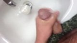 Sperma in lotion van vrienden! enorme cumshot snapshot 10