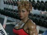 Ragazza nera in allenamento in palestra dmvideos snapshot 1