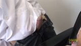 Шаловливую телочку-блондинку трахает ее бритую киску доктор snapshot 9