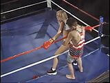 Spermasüchtige Blondine reitet das Werkzeug des Hengstes mit ihrem Arsch auf einer Bühne snapshot 5