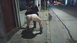 Sexo público arriscado ao ar livre mostrando sua buceta nas ruas da Argentina snapshot 13