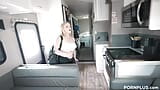 Kylie Shay krijgt kutje geboord op haar camper-avontuur snapshot 1