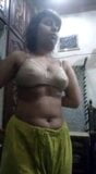 Muestra mis tetas a mis amigos snapshot 6