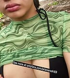 Latina miang berkelip puting besar di pantai bogel snapshot 3