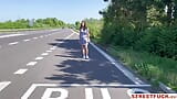 Streetfuck - छोटी caprice सार्वजनिक कार सेक्स के दौरान कंडोम पहनी अजनबी की सवारी करती है snapshot 3