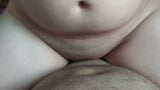 Milf con grandi tette cavalca il mio cazzo fino a quando non ottiene un enorme creampie nella figa snapshot 9