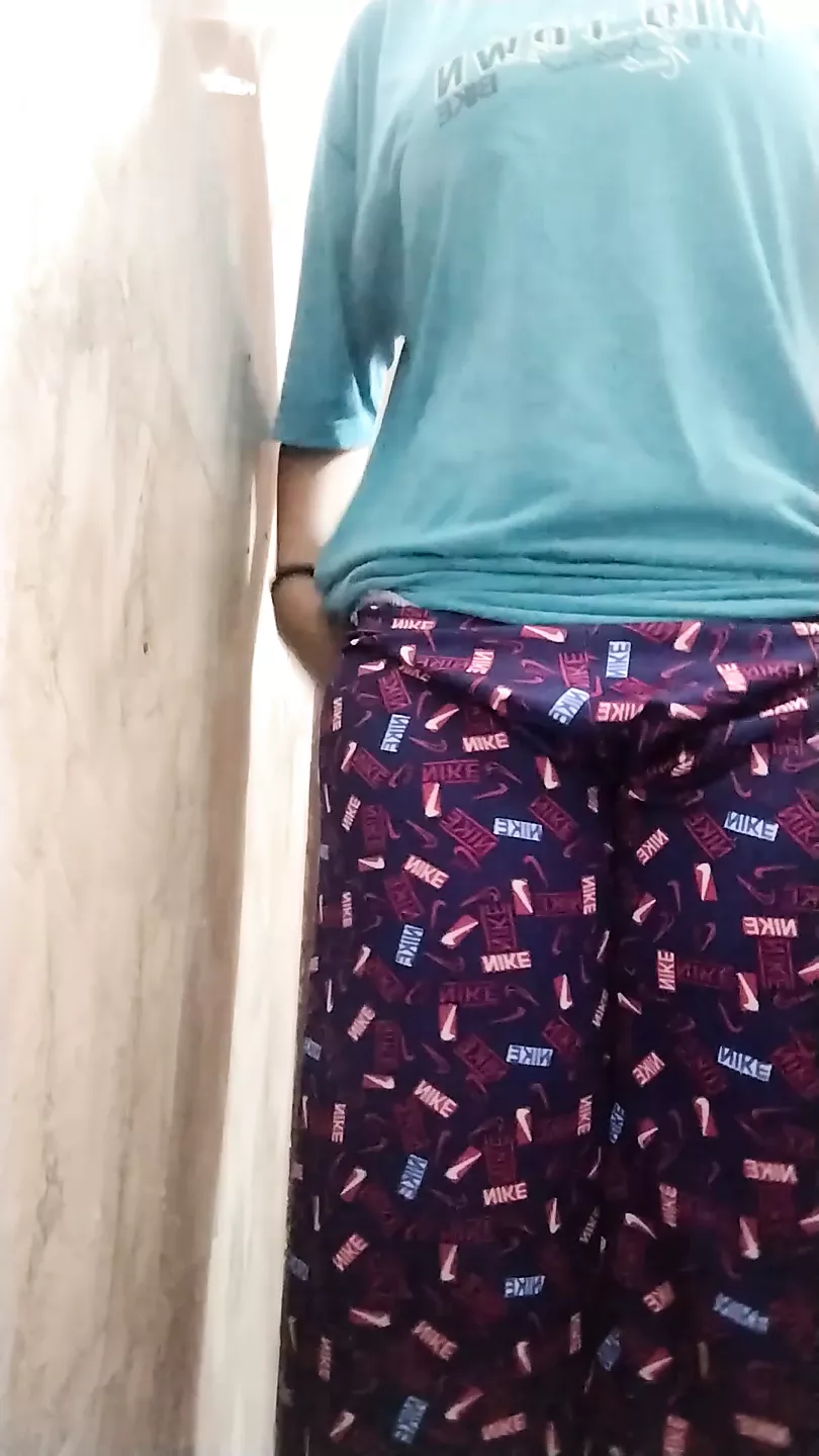 Indian College Girl Fingering In Her Pussy At Home | xHamster