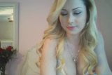 Calda ragazza in cam succhia il suo dildo come un cazzo snapshot 6