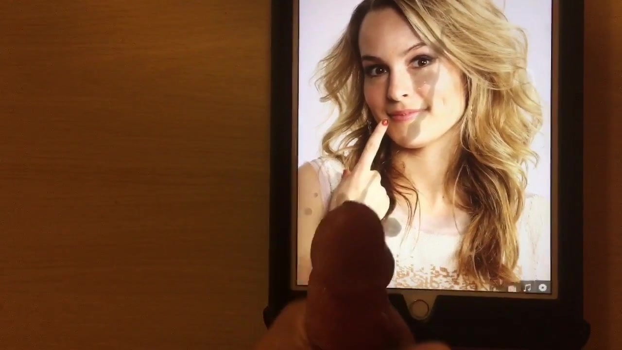 Bridgit Mendler Cum Tribute: Gay Man Porn