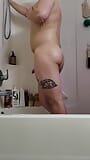 Oso gordito y peludo se ducha sensual snapshot 6