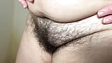 Joli strip-tease suivi de la masturbation de la belle poilue Zara snapshot 20