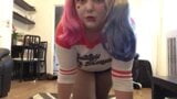 Harley Quinn suce un gode, salope, cosplay snapshot 1