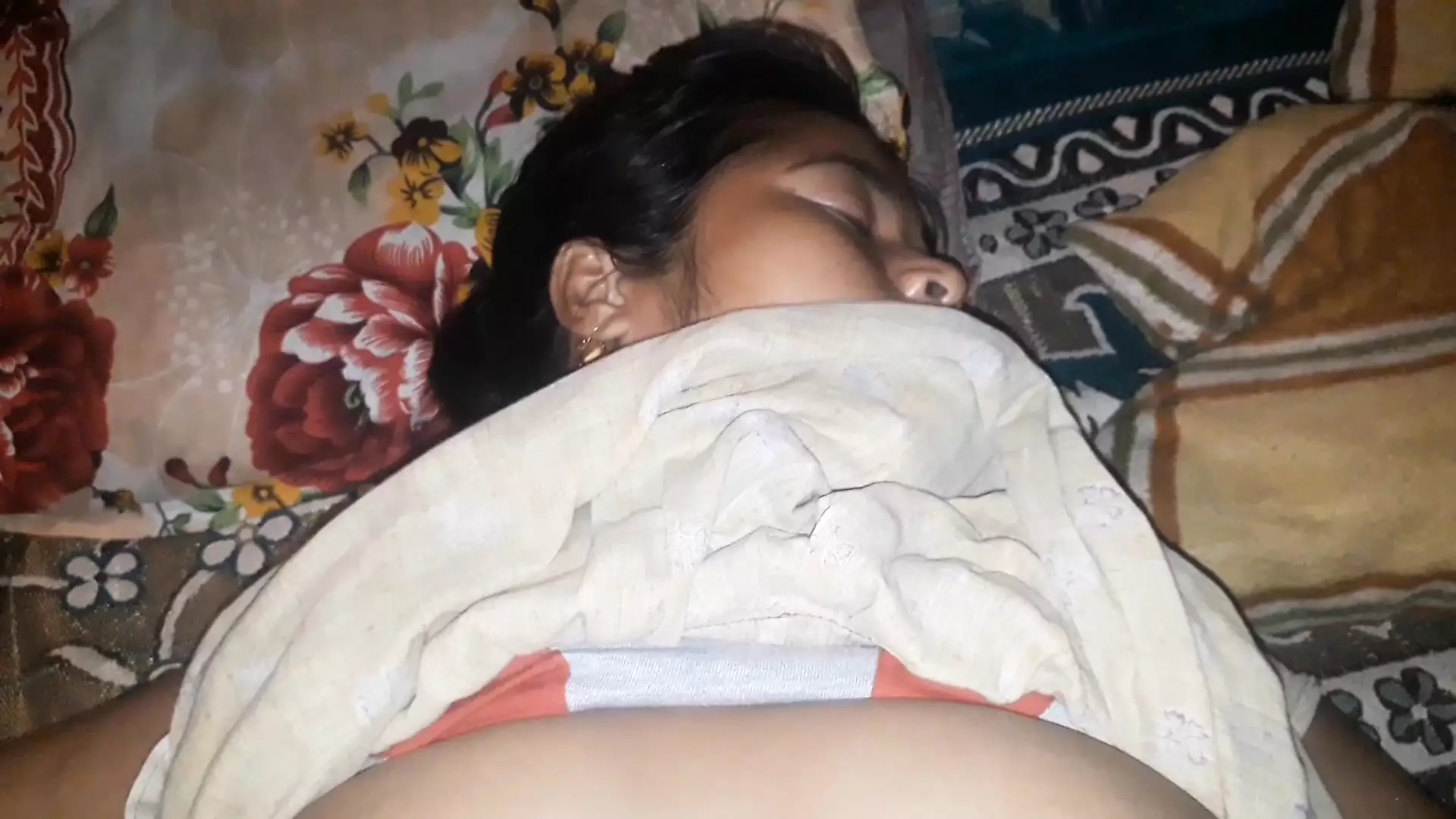 Hot Desi Village Bhabhi Ko Ratme Chupke Se Choda: Milk Porn feat. Uttar  dinajpur | xHamster