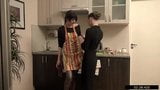 Deux copines poilues font l'amour lesbien dans la cuisine snapshot 3