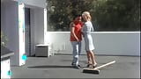 Tetas grandes T.J. Hart al aire libre chupando y corrida de tetas snapshot 4