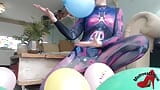Jugando con globos snapshot 12