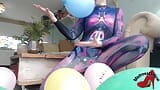 Mit Ballons spielen snapshot 12