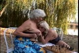 Abuelas lesbianas follando al aire libre snapshot 4