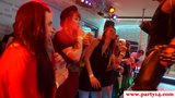 Echte amateur eurobabes pijpen op feestje snapshot 9