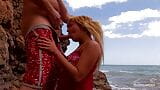 Son copain adore se faire baiser sur la plage avant snapshot 4
