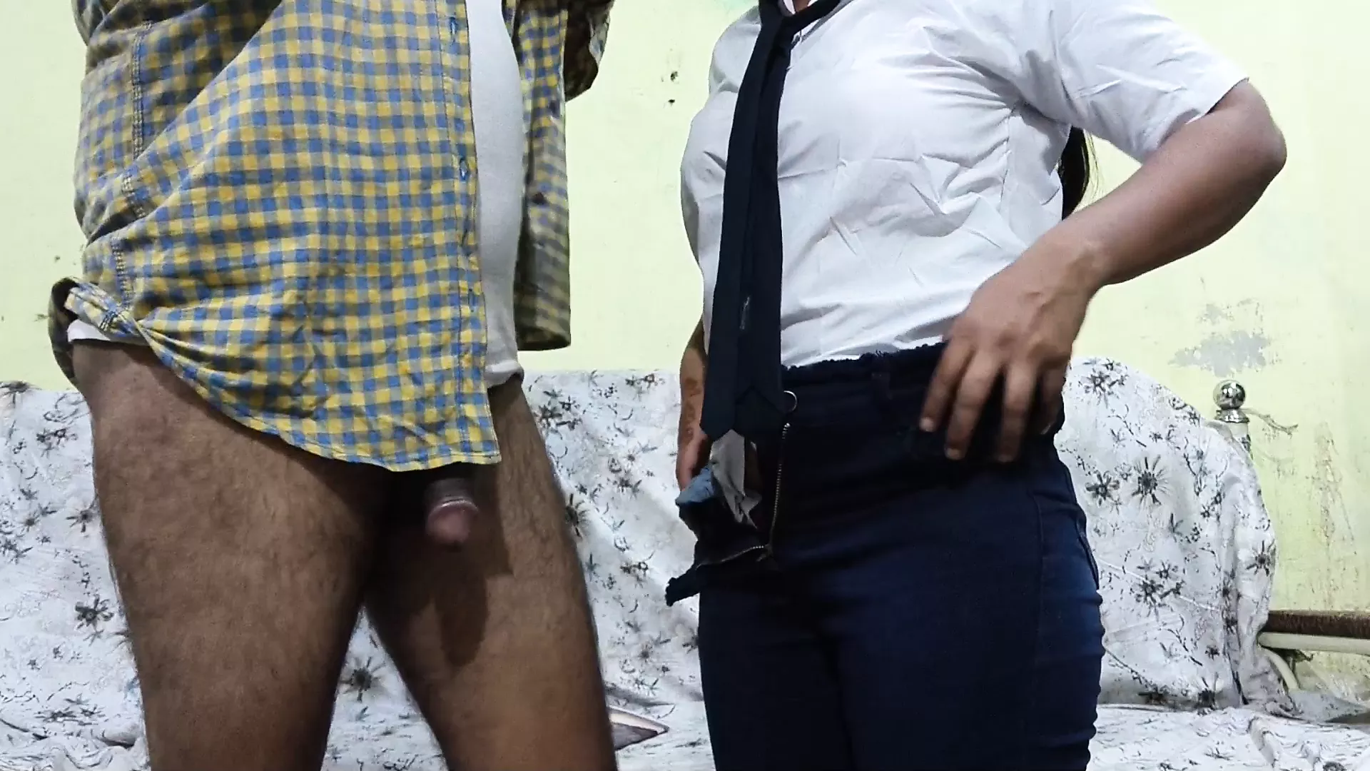 Indian Office Girl Hard Fucking in Office Friend: Amateur Porn feat. Mumbai  Ashu