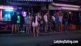 06 2014 marche rue pattaya belles ladyboys thaïlandais snapshot 13