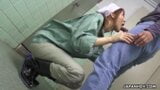 La donna delle pulizie giapponese Maki Koizumi succhia il cazzo, senza censure snapshot 10