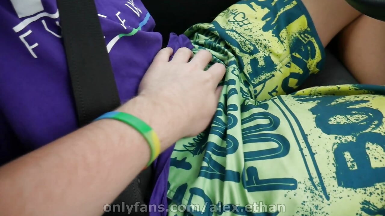 Dotykanie kutasa Alexa podczas jazdy samochodem
