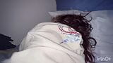 少女在睡觉时被大鸡巴操，精液遍布她紧致的阴户 snapshot 7